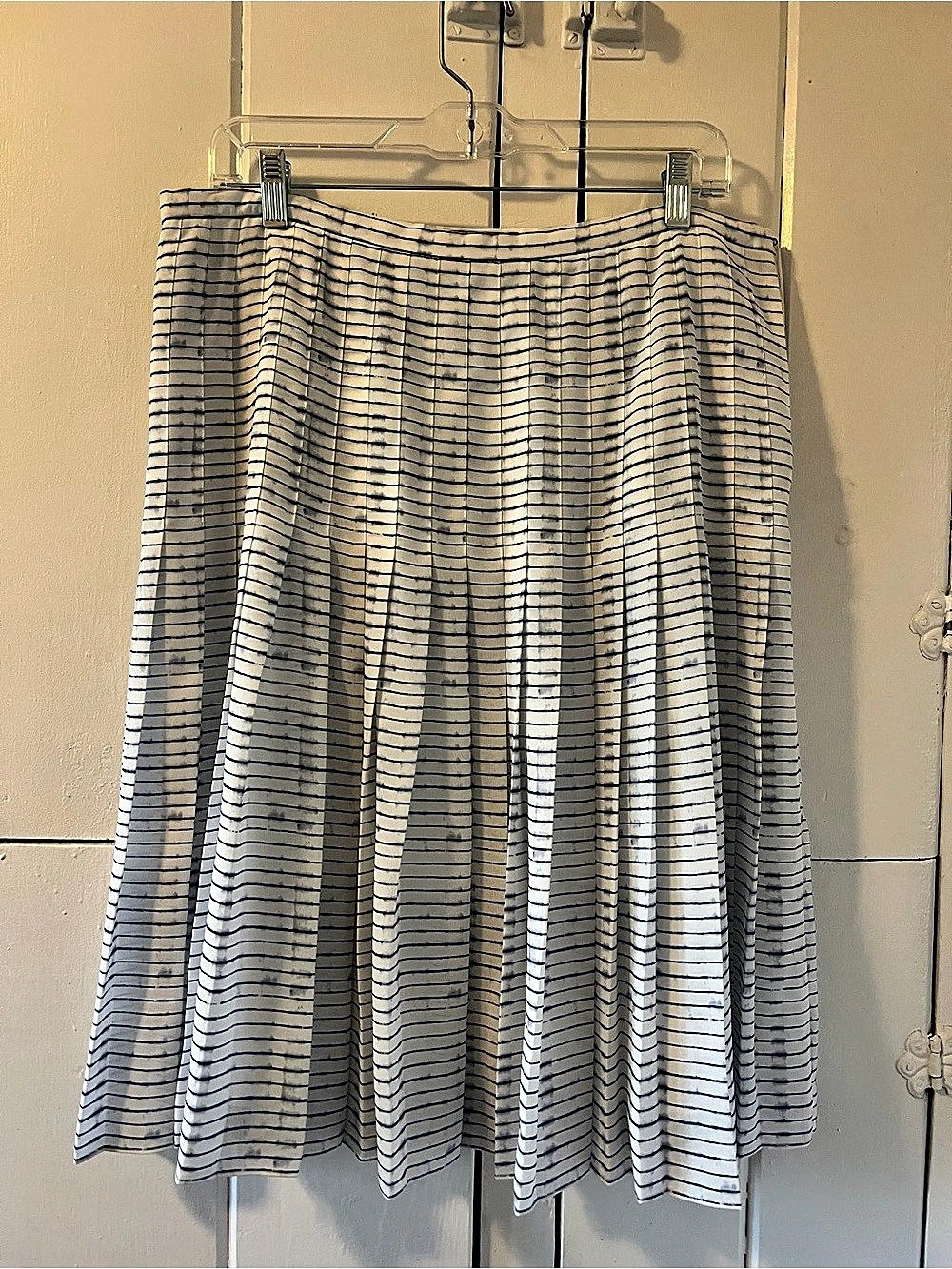 Vince. Striped Pleated Midi Skirt in White & Blue Size 12